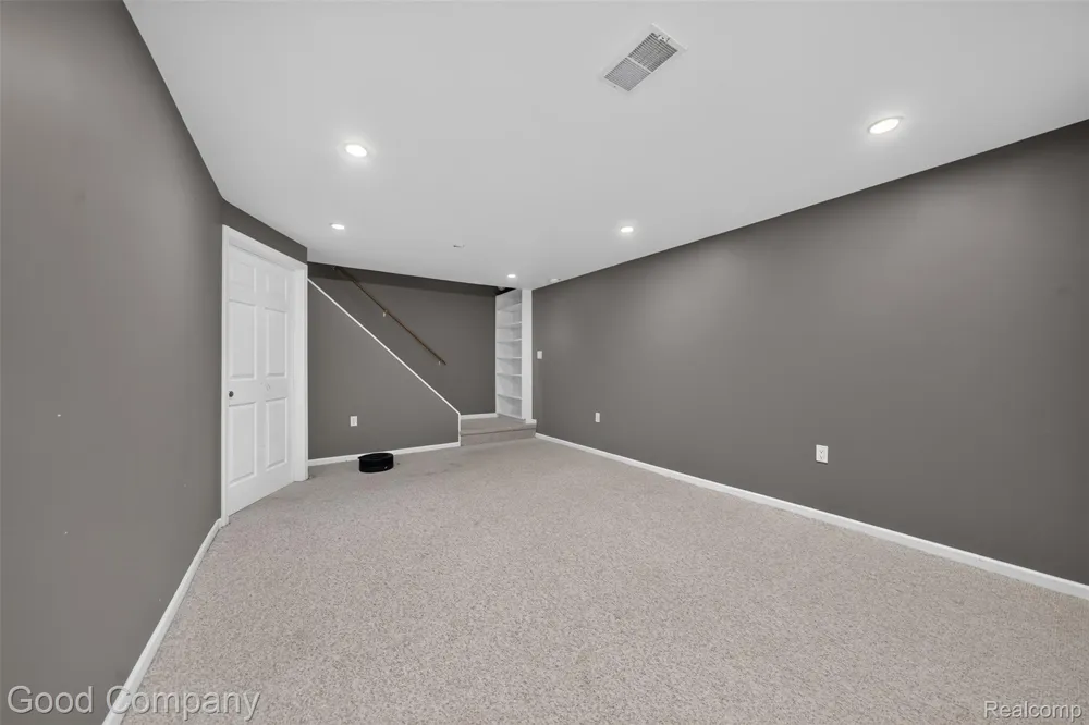 31228 Country Bluff Farmington Hills City, MI 48331