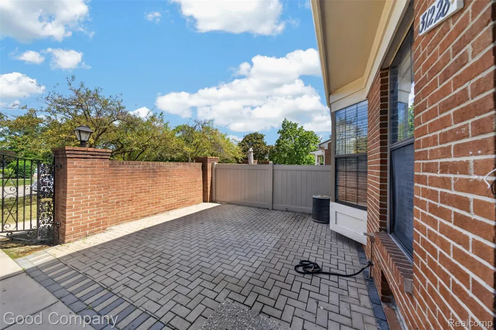 31228 Country Bluff Farmington Hills City, MI 48331