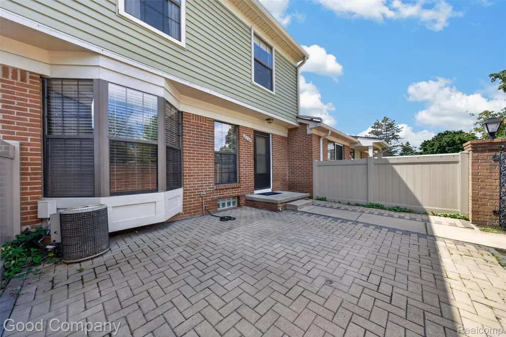 31228 Country Bluff Farmington Hills City, MI 48331
