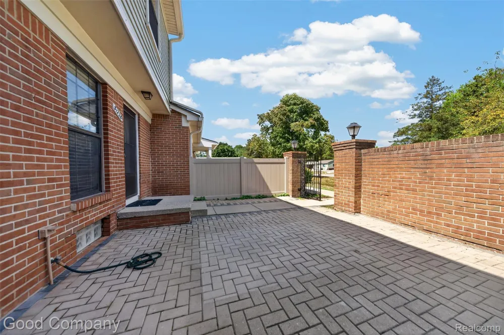 31228 Country Bluff Farmington Hills City, MI 48331