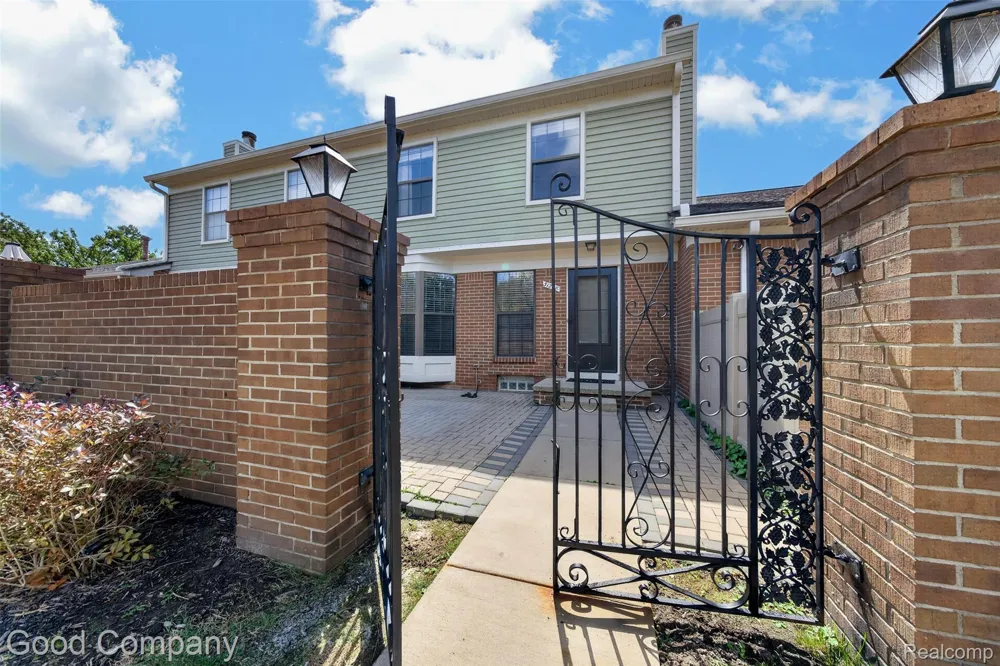 31228 Country Bluff Farmington Hills City, MI 48331
