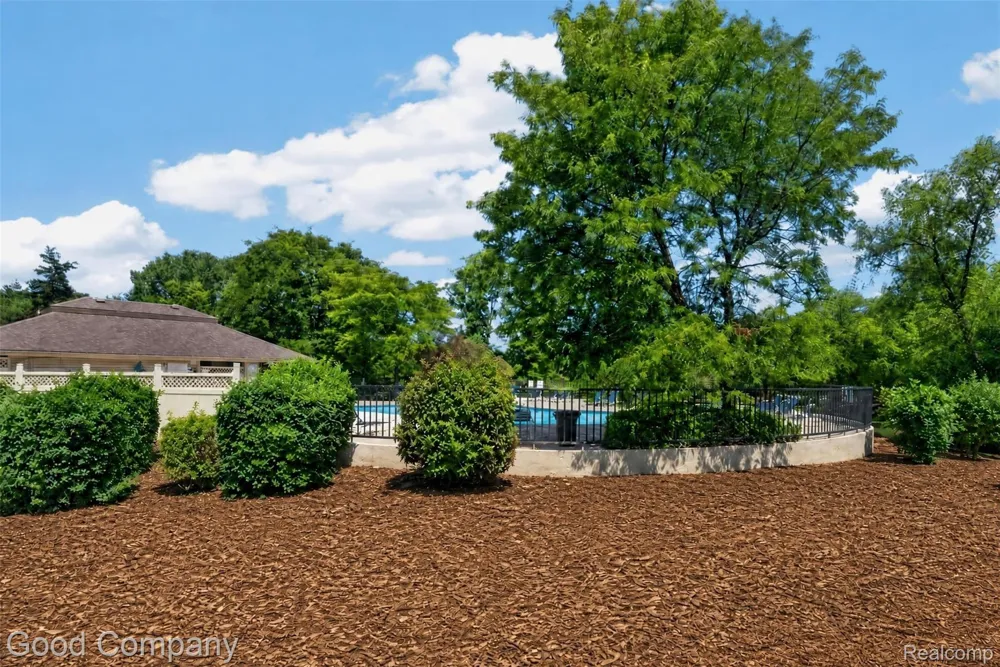31228 Country Bluff Farmington Hills City, MI 48331