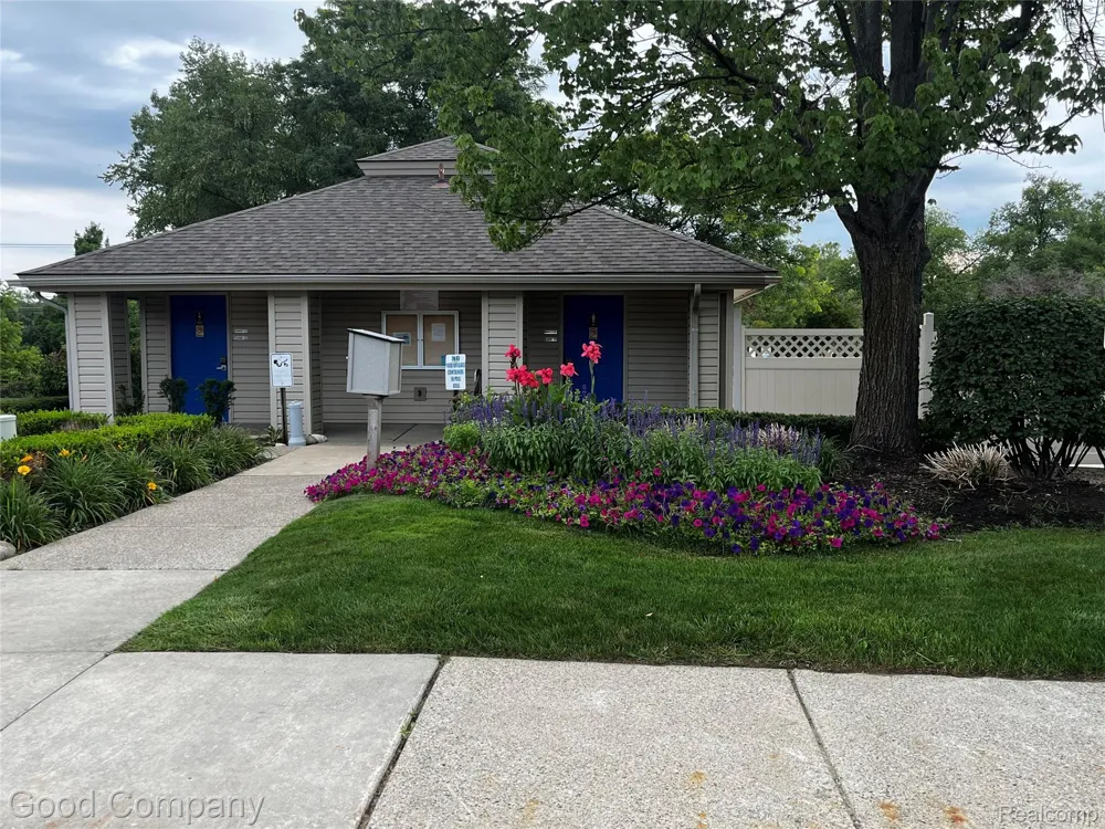 31228 Country Bluff Farmington Hills City, MI 48331