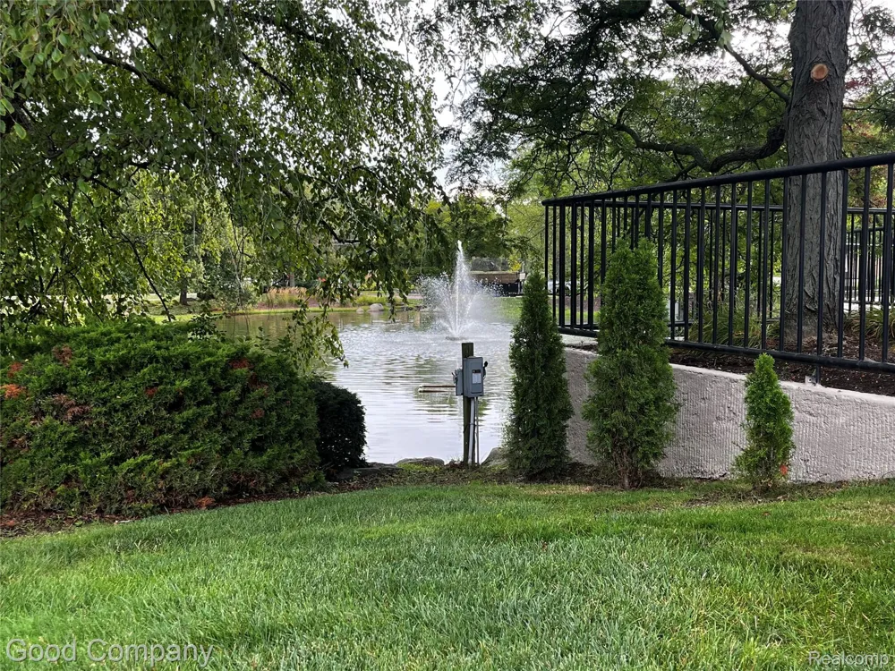 31228 Country Bluff Farmington Hills City, MI 48331