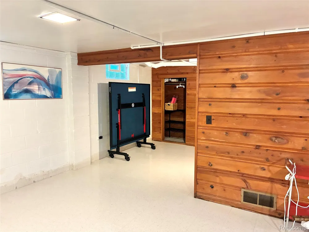 602 Dewey Street Royal Oak City, MI 48067