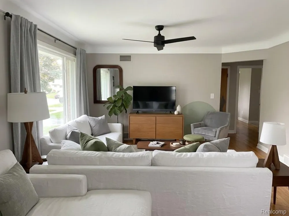602 Dewey Street Royal Oak City, MI 48067