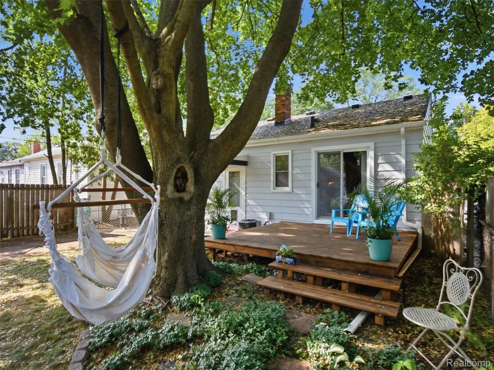 602 Dewey Street Royal Oak City, MI 48067