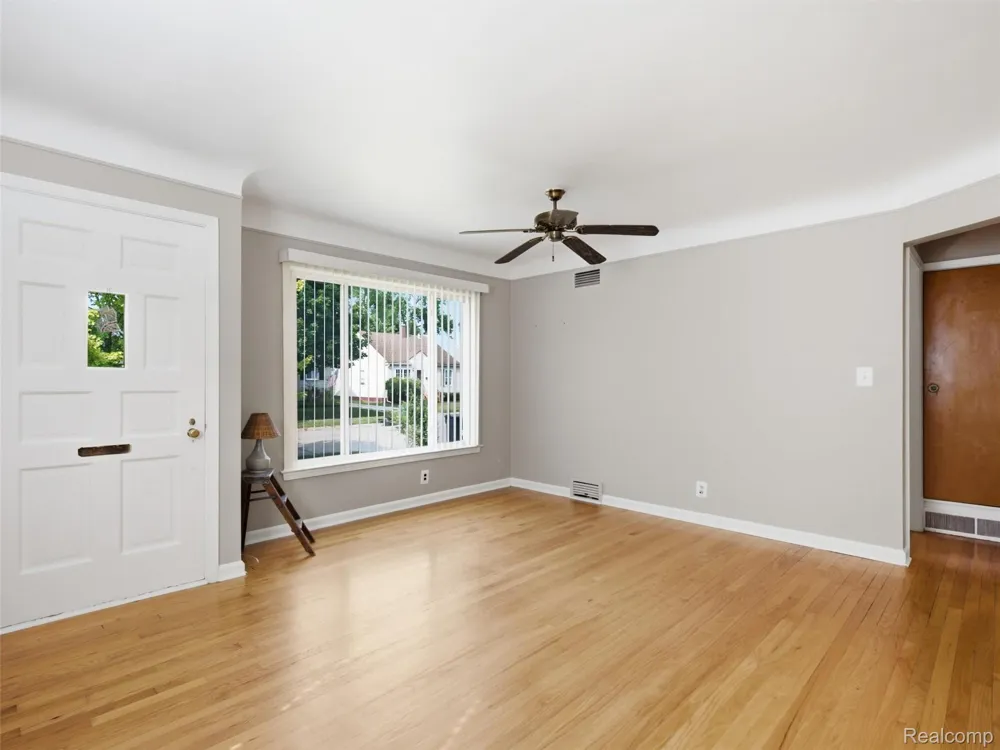 602 Dewey Street Royal Oak City, MI 48067