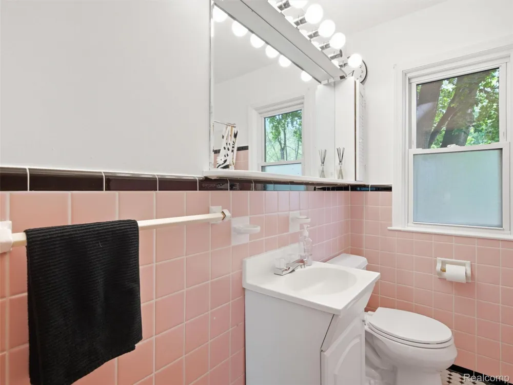 602 Dewey Street Royal Oak City, MI 48067