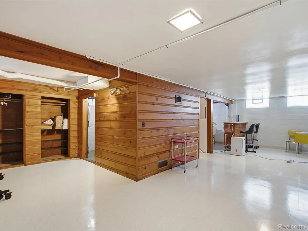 602 Dewey Street Royal Oak City, MI 48067
