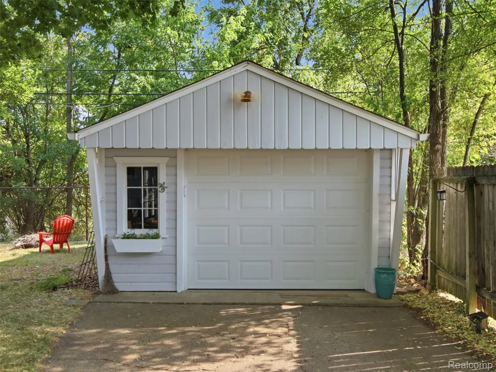 602 Dewey Street Royal Oak City, MI 48067