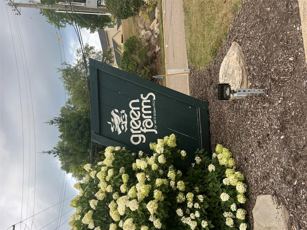 7320 Balsam Court West Bloomfield Charter Township, MI 48322