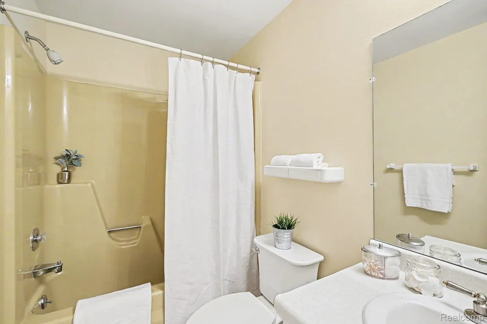 7320 Balsam Court West Bloomfield Charter Township, MI 48322