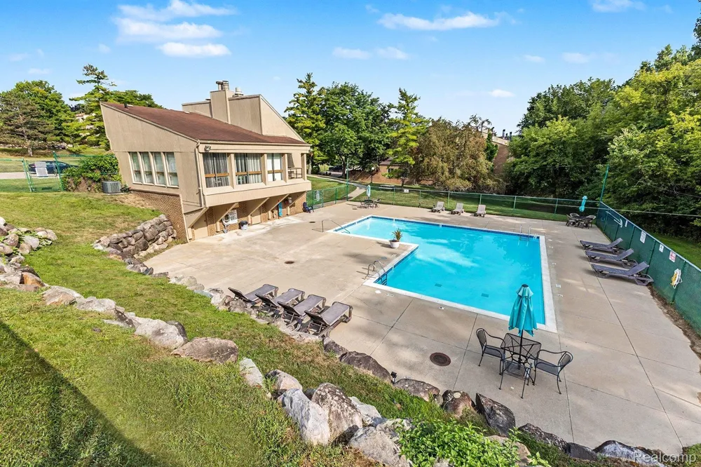 7320 Balsam Court West Bloomfield Charter Township, MI 48322