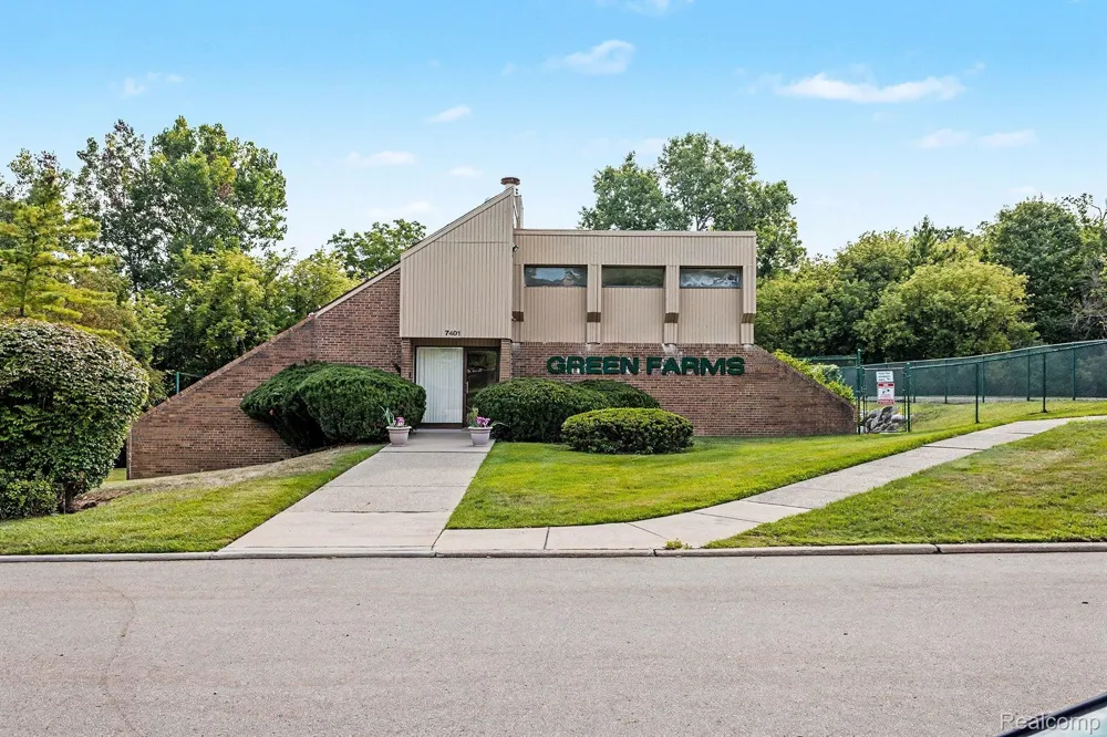 7320 Balsam Court West Bloomfield Charter Township, MI 48322