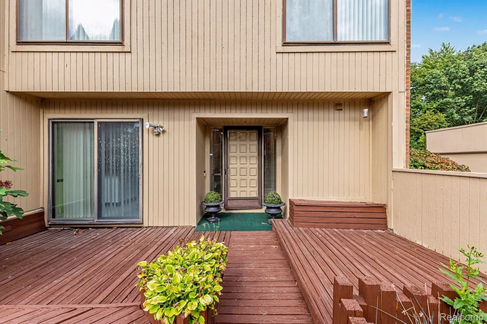 7320 Balsam Court West Bloomfield Charter Township, MI 48322
