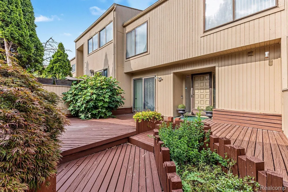 7320 Balsam Court West Bloomfield Charter Township, MI 48322