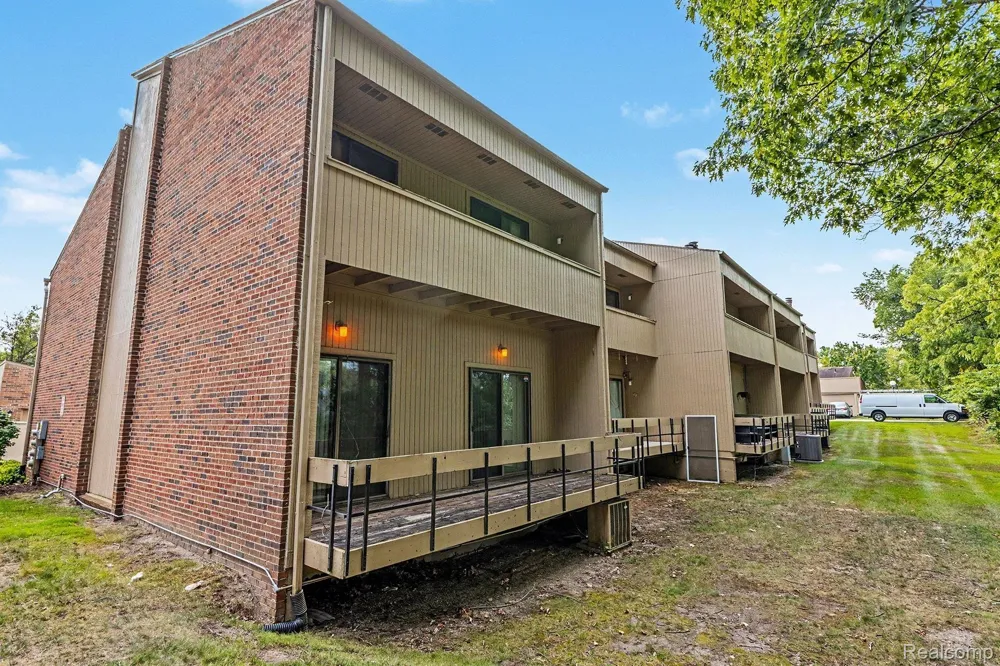 7320 Balsam Court West Bloomfield Charter Township, MI 48322