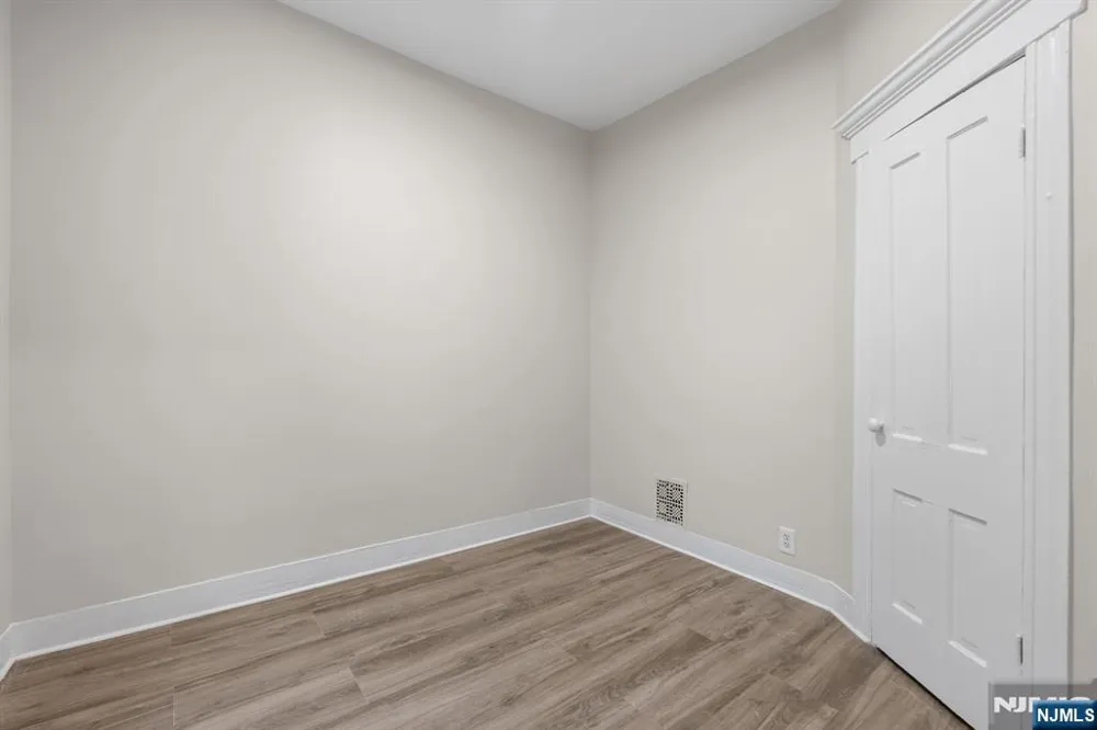 292 Claremont Avenue 1st Floor Jersey City, NJ 07305