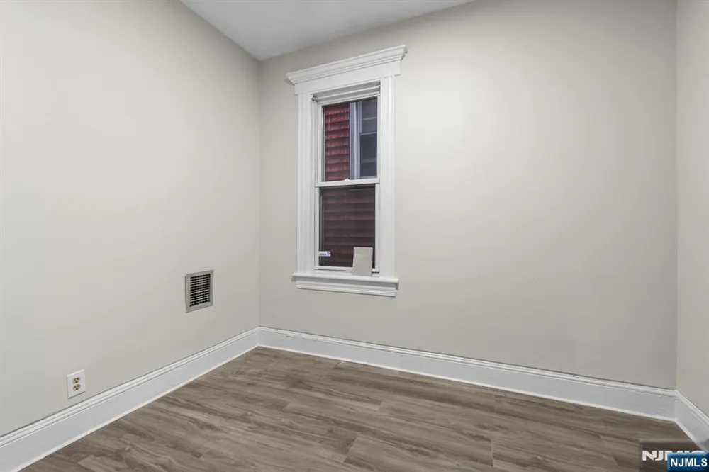 292 Claremont Avenue 1st Floor Jersey City, NJ 07305