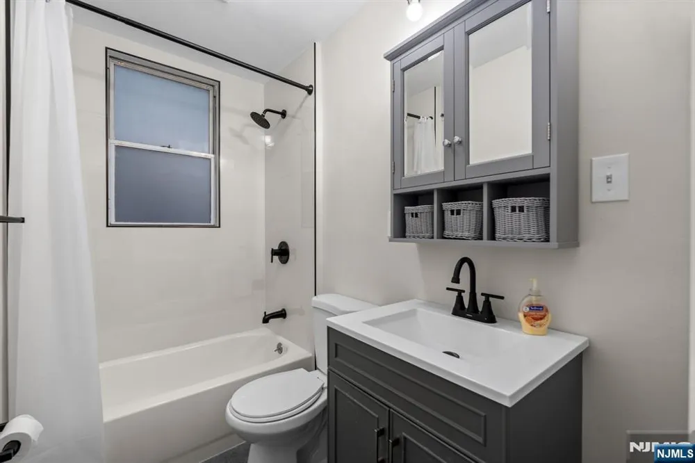 292 Claremont Avenue 1st Floor Jersey City, NJ 07305