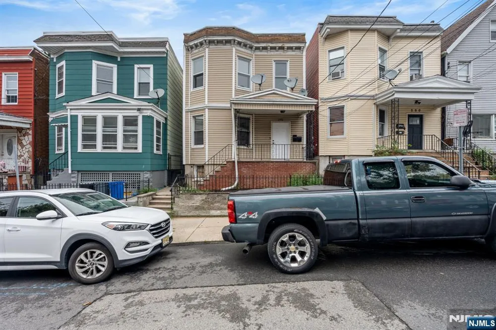292 Claremont Avenue 1st Floor Jersey City, NJ 07305