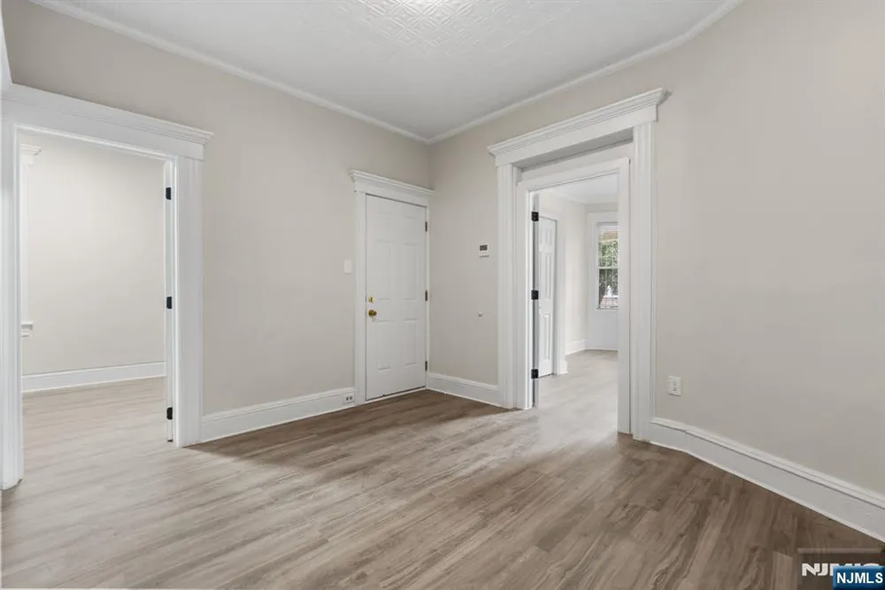 292 Claremont Avenue 1st Floor Jersey City, NJ 07305