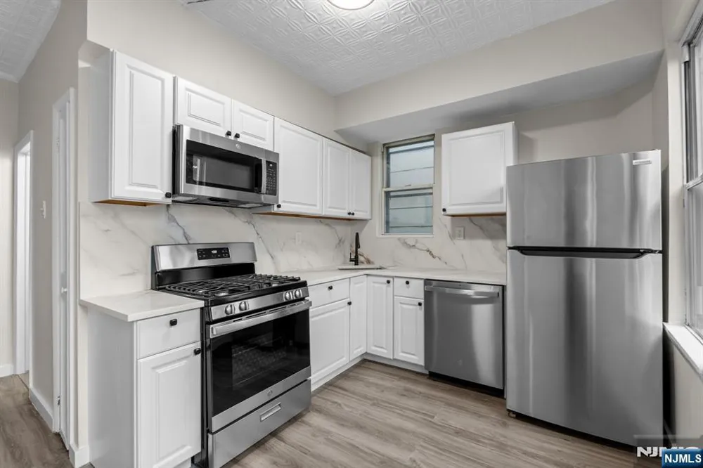 292 Claremont Avenue 2nd floor Jersey City, NJ 07305