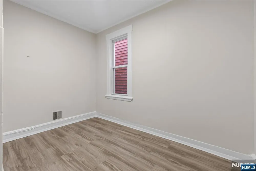 292 Claremont Avenue 2nd floor Jersey City, NJ 07305