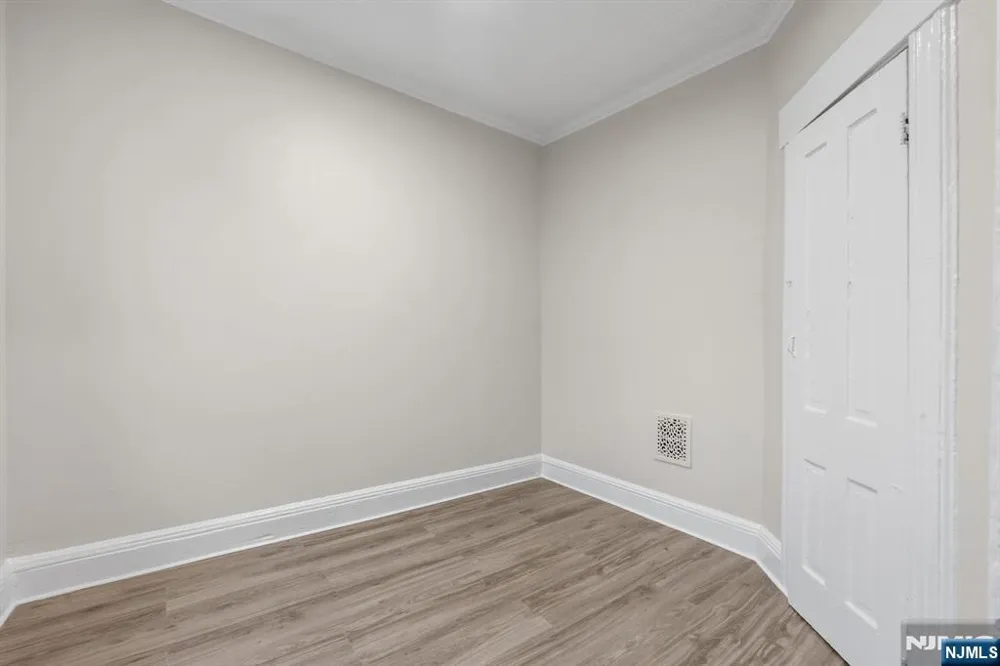 292 Claremont Avenue 2nd floor Jersey City, NJ 07305