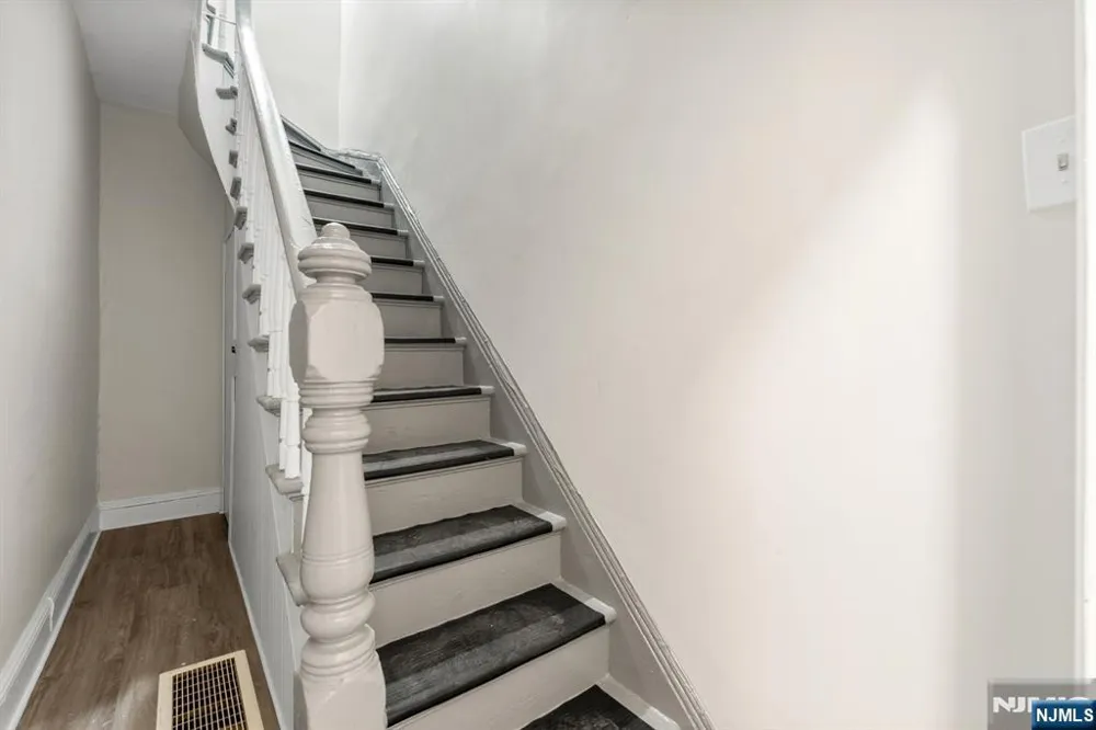 292 Claremont Avenue 2nd floor Jersey City, NJ 07305
