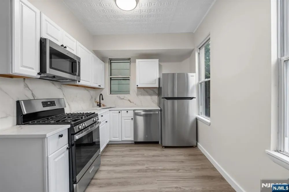 292 Claremont Avenue 2nd floor Jersey City, NJ 07305