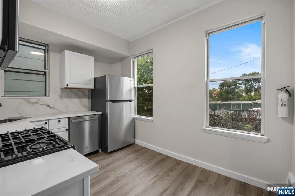 292 Claremont Avenue 2nd floor Jersey City, NJ 07305