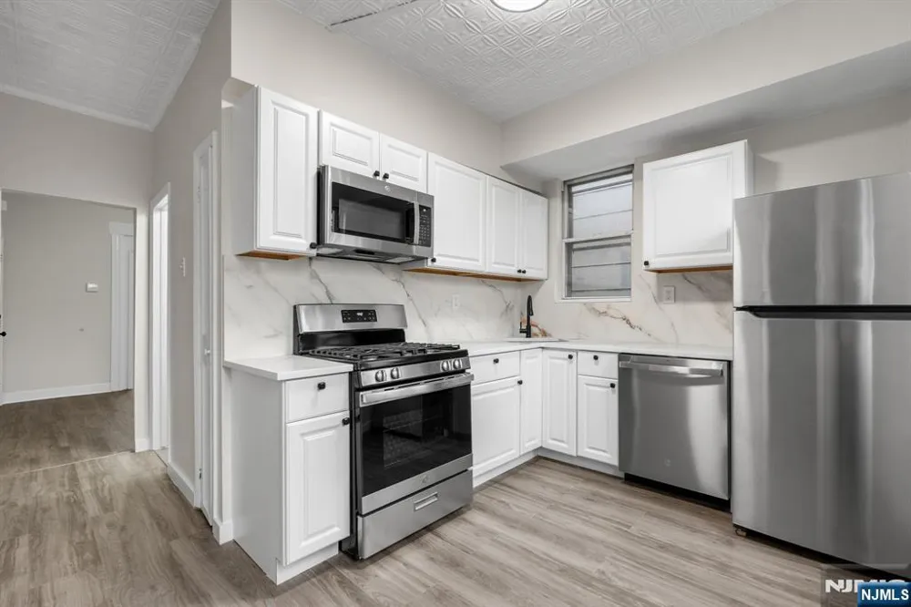292 Claremont Avenue 2nd floor Jersey City, NJ 07305