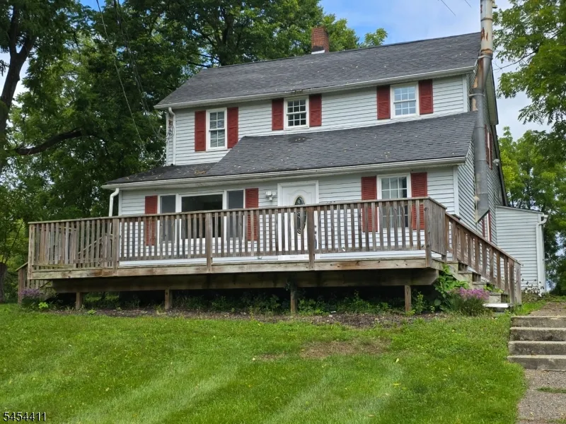 693 Townsbury Rd Mansfield, NJ 07838
