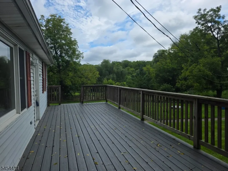 693 Townsbury Rd Mansfield, NJ 07838