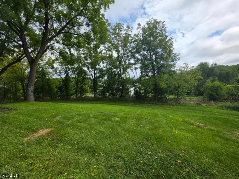 693 Townsbury Rd Mansfield, NJ 07838