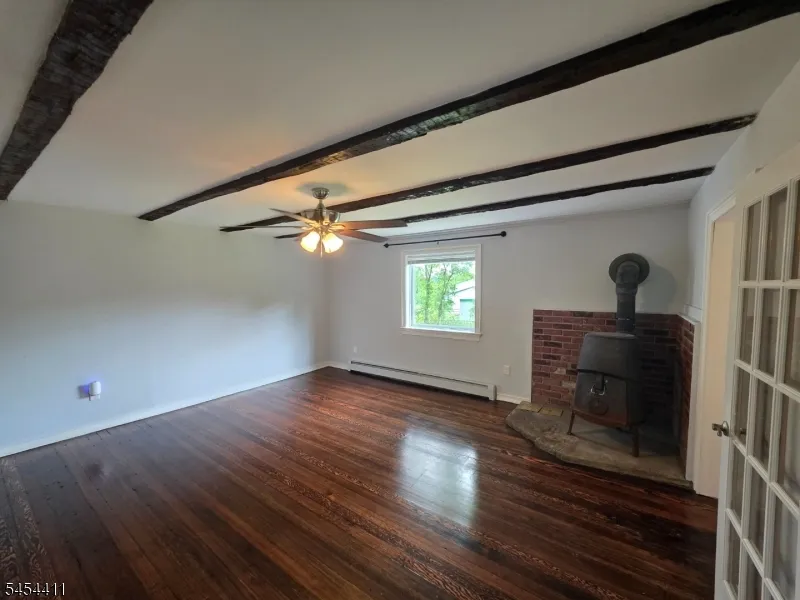 693 Townsbury Rd Mansfield, NJ 07838