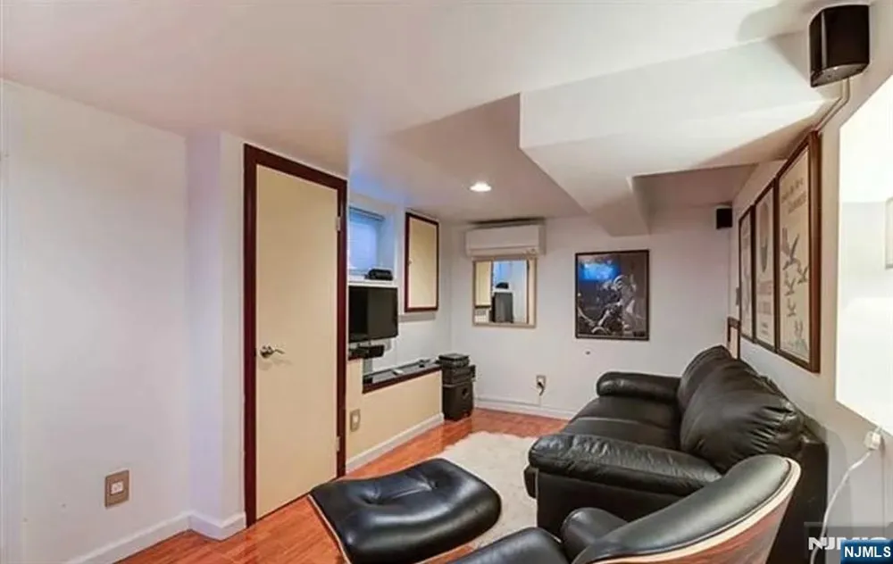 112 Tenafly Road Tenafly, NJ 07670