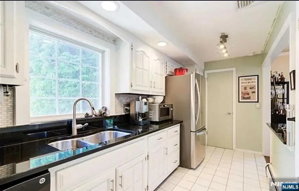 112 Tenafly Road Tenafly, NJ 07670
