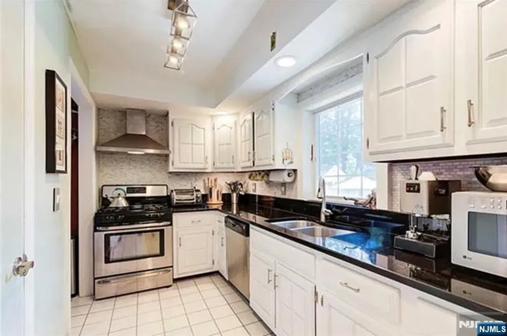 112 Tenafly Road Tenafly, NJ 07670