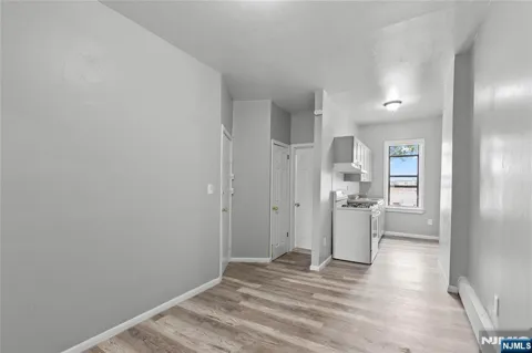 9 Monroe Street 6