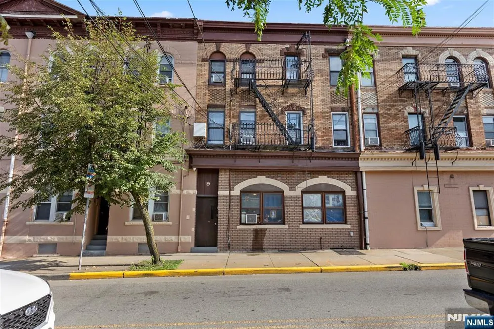 9 Monroe Street 6 Passaic, NJ 07055