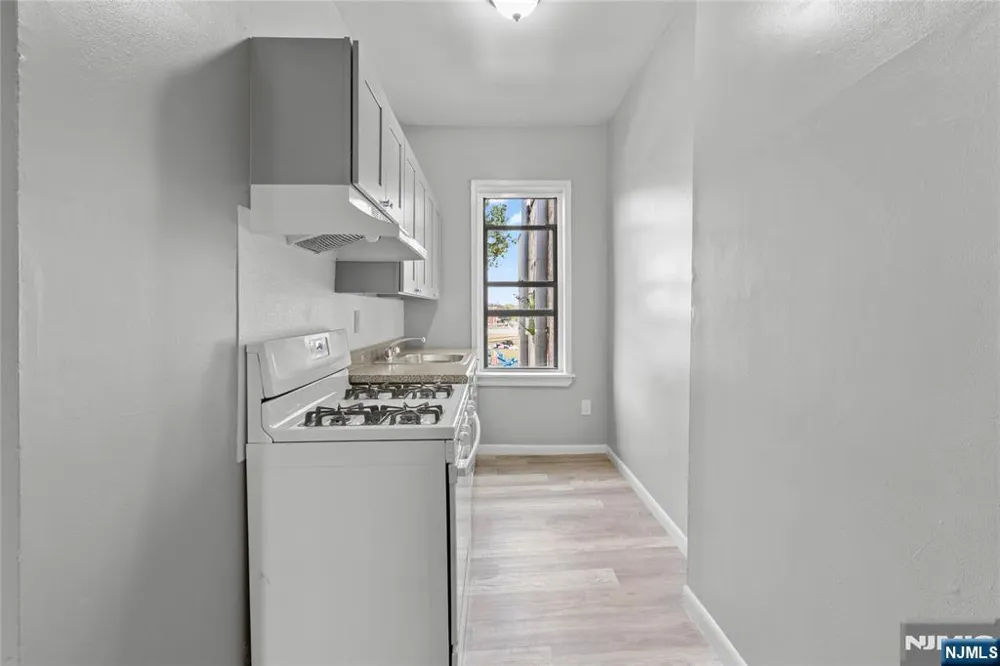 9 Monroe Street 6 Passaic, NJ 07055