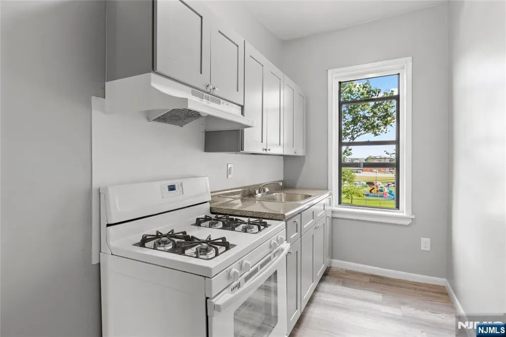 9 Monroe Street 6 Passaic, NJ 07055