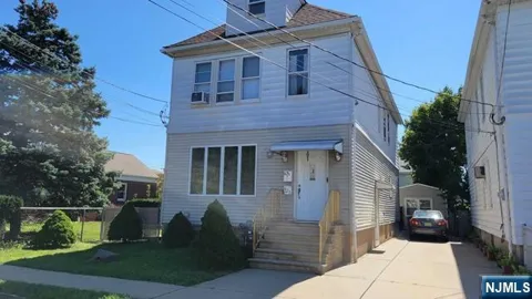 426 Grace Avenue 1st floor