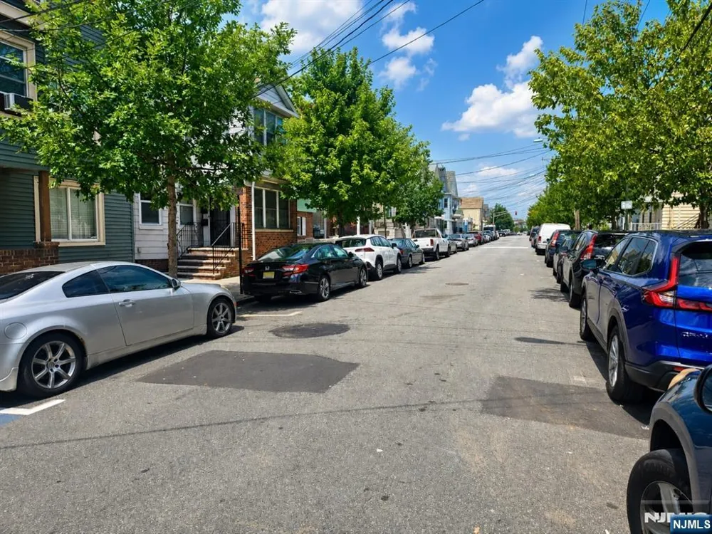 208 John Street 2 Harrison, NJ 07029