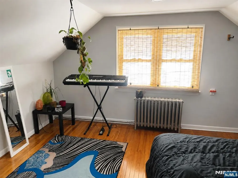 208 John Street 2 Harrison, NJ 07029