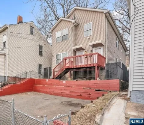 9 3rd Street 7