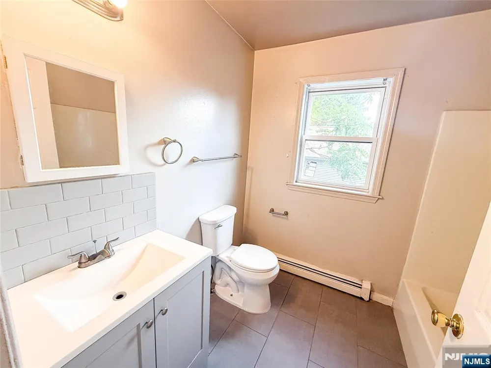 9 3rd Street 7 Paterson, NJ 07522